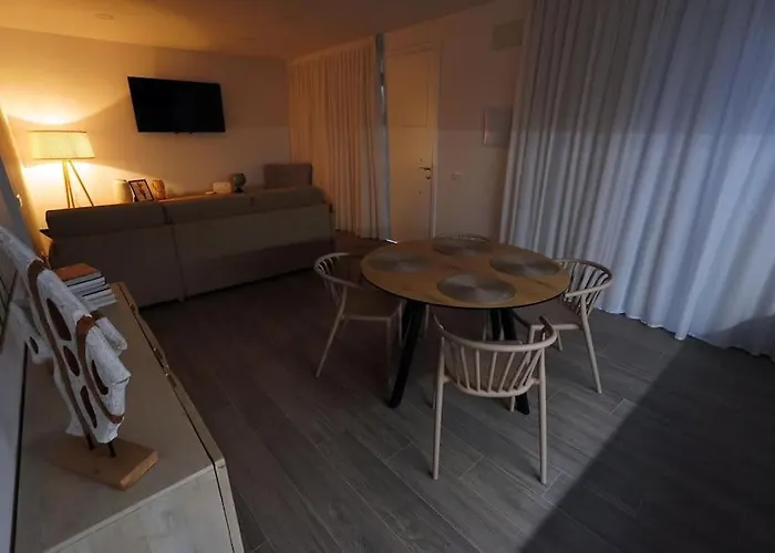 Salva Reina Apartman *